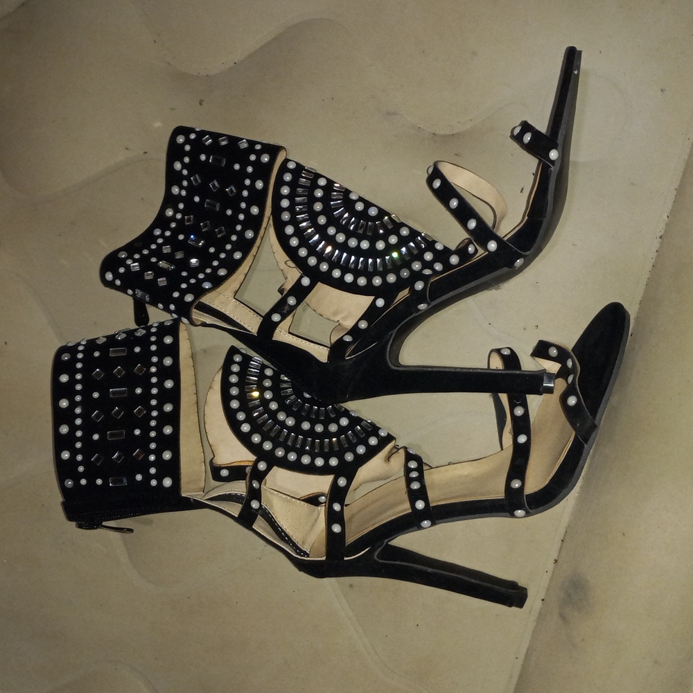 Shoes. - Picture 2 of 3